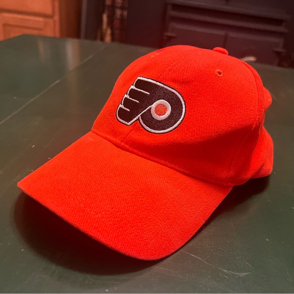 NWOT Adjustable NHL Flyers Hat
